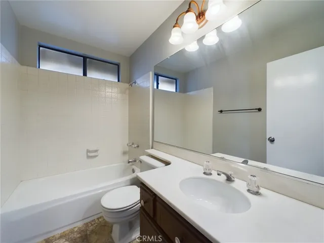 23 Edgestone 139, Irvine, California 92606