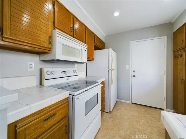 23 Edgestone 139, Irvine, California 92606