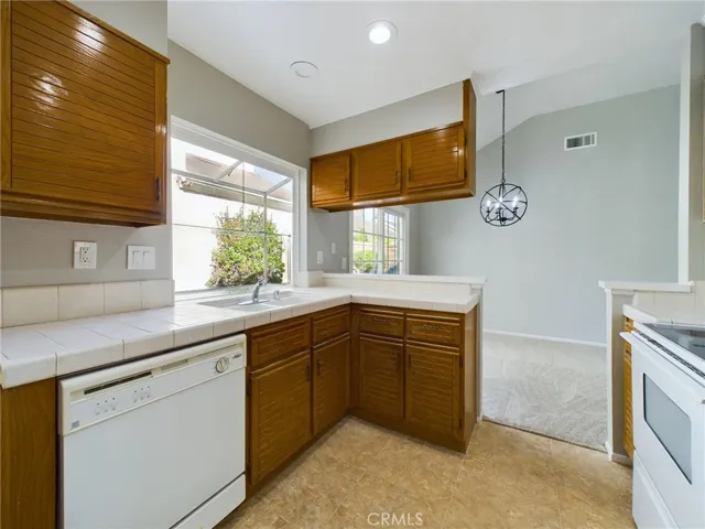 23 Edgestone 139, Irvine, California 92606
