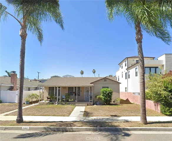 Single Story Cottage in Downtown Huntington Beach!