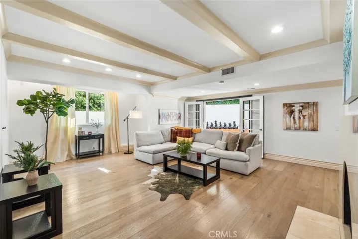 4501 Grimes Place, Encino, California 91316