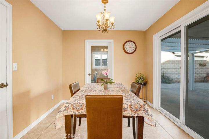 CASUAL DINING AREA