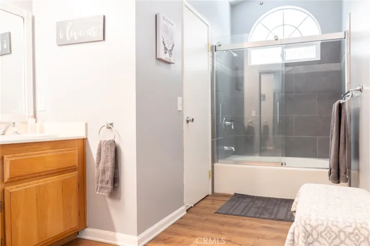 Main bathroom shower and tub combo