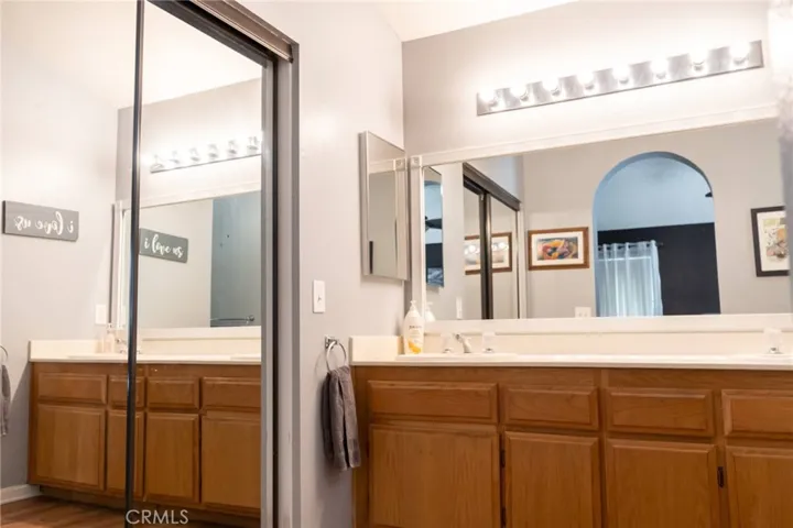 Main bathroom double sinks