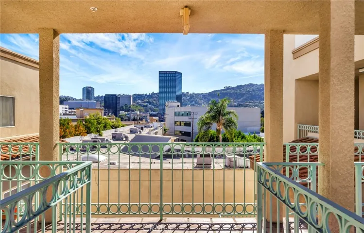10626 Valley Spring Ln. 406, Toluca Lake, California 91602