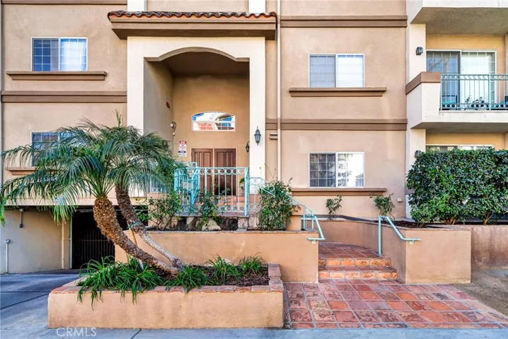 10626 Valley Spring Ln. 406, Toluca Lake, California 91602