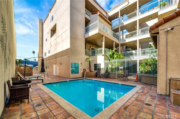 10626 Valley Spring Ln. 406, Toluca Lake, California 91602