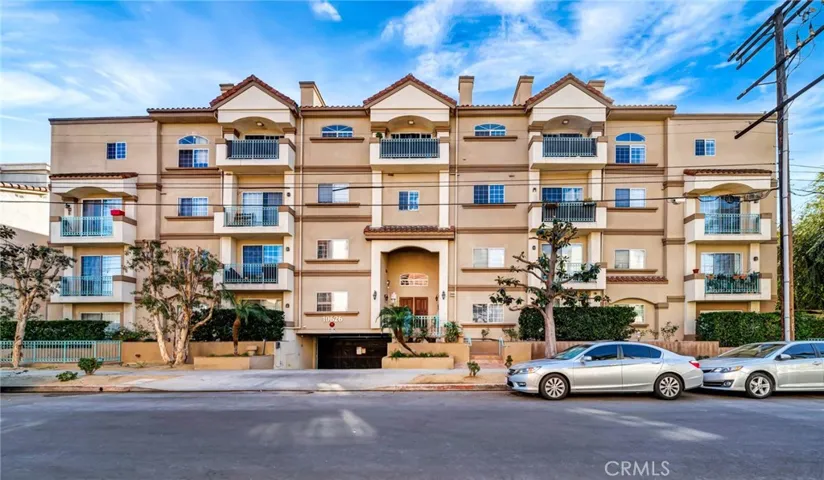 10626 Valley Spring Ln. 406, Toluca Lake, California 91602