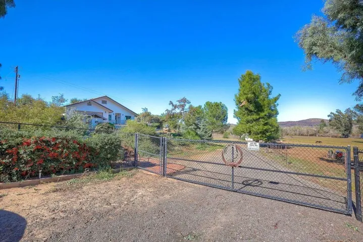 17241 Voorhes Ln, Ramona, California 92065