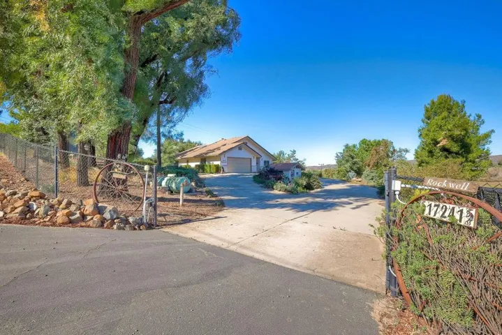 17241 Voorhes Ln, Ramona, California 92065