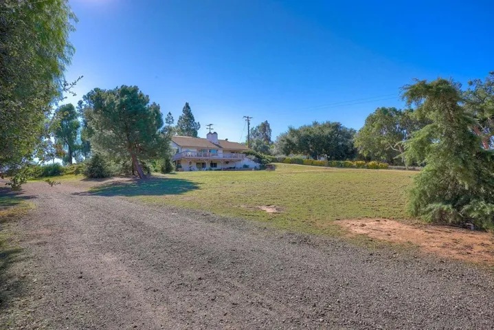 17241 Voorhes Ln, Ramona, California 92065