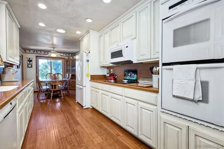17241 Voorhes Ln, Ramona, California 92065