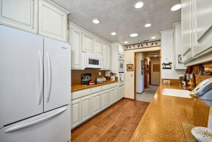 17241 Voorhes Ln, Ramona, California 92065