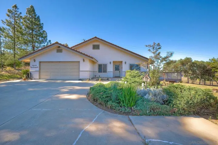 17241 Voorhes Ln, Ramona, California 92065