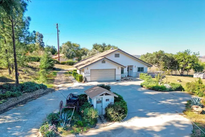 17241 Voorhes Ln, Ramona, California 92065