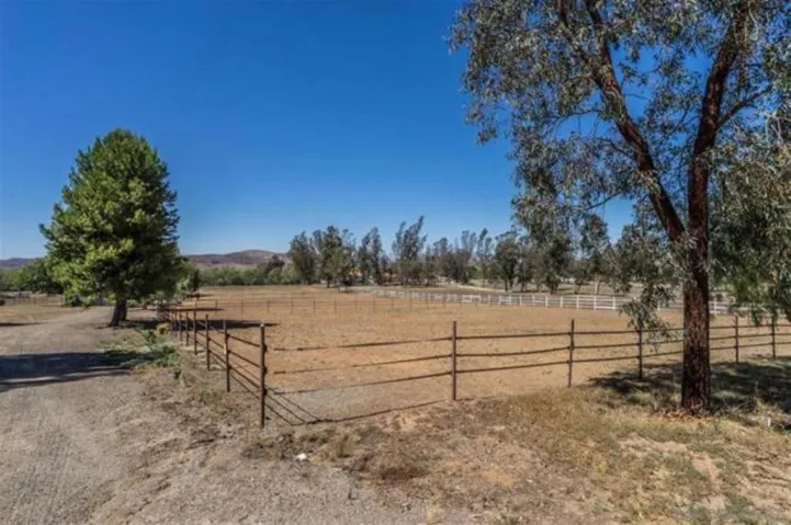 17241 Voorhes Ln, Ramona, California 92065