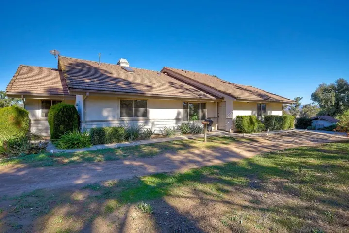 17241 Voorhes Ln, Ramona, California 92065