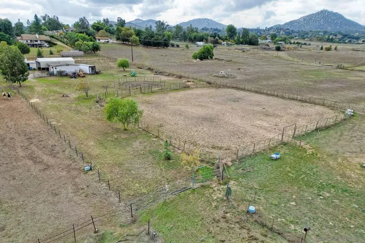 17241 Voorhes Ln, Ramona, California 92065