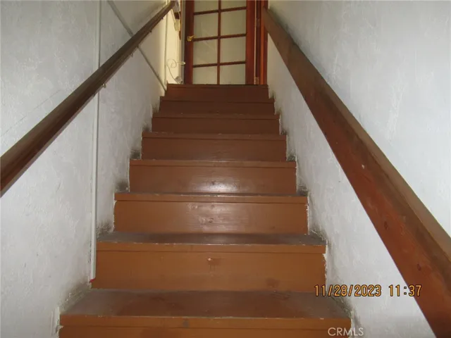 stairs to office over garage
