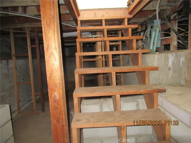 stairs to basement