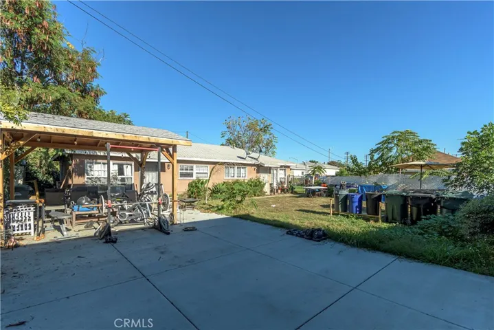 Yard area of unit B