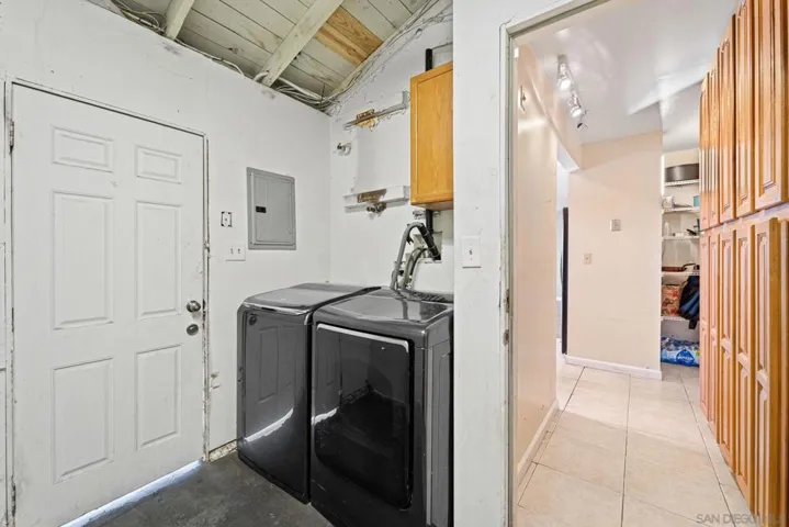 9731 Abbeyfield Rd, Santee, California 92071