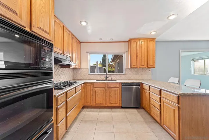 9731 Abbeyfield Rd, Santee, California 92071