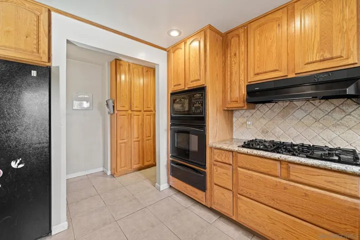 9731 Abbeyfield Rd, Santee, California 92071