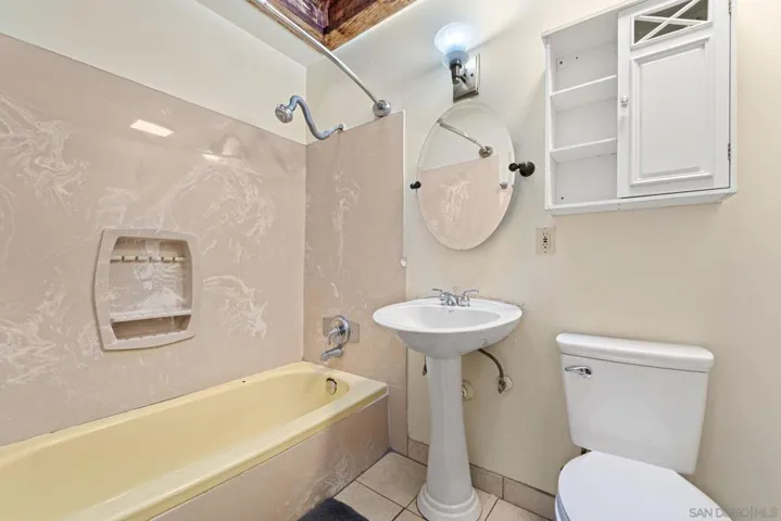 9731 Abbeyfield Rd, Santee, California 92071