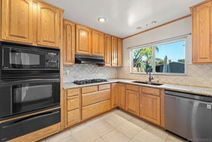 9731 Abbeyfield Rd, Santee, California 92071