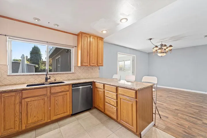 9731 Abbeyfield Rd, Santee, California 92071