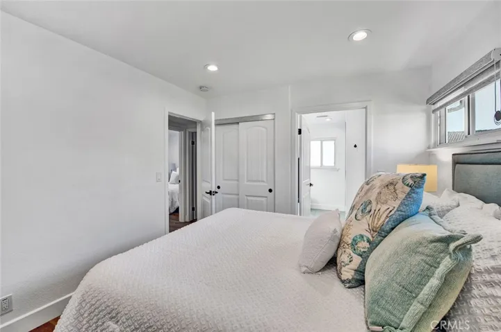 Great size bedrooms, smooth ceilings, Dual Pane Windows & Recessed Lighting