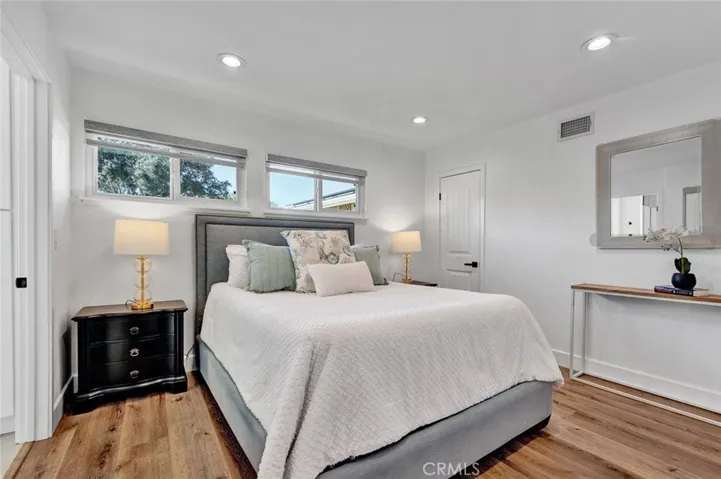 Great size bedrooms, smooth ceilings, Dual Pane Windows & Recessed Lighting