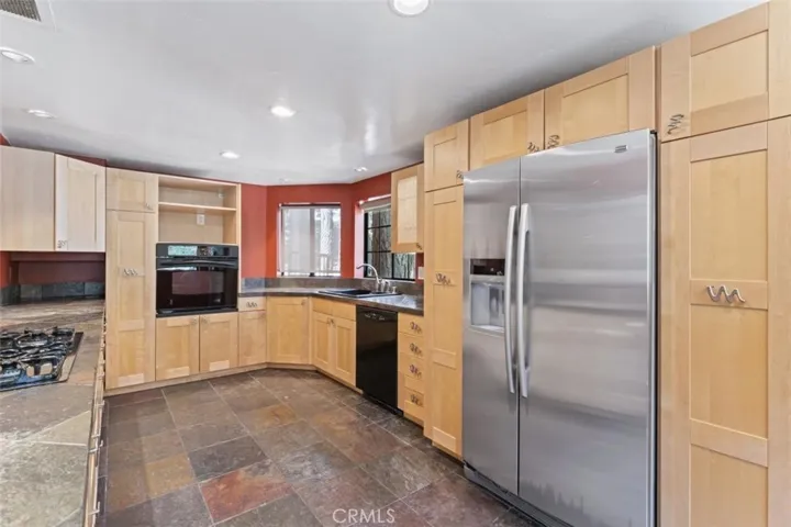 27474 White Fir Drive, Lake Arrowhead, California 92352