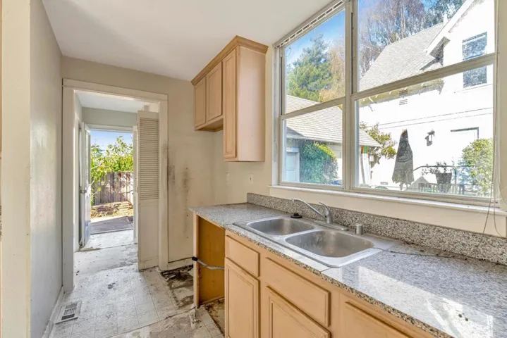 202 Roosevelt Terrace, Santa Cruz, California 95060