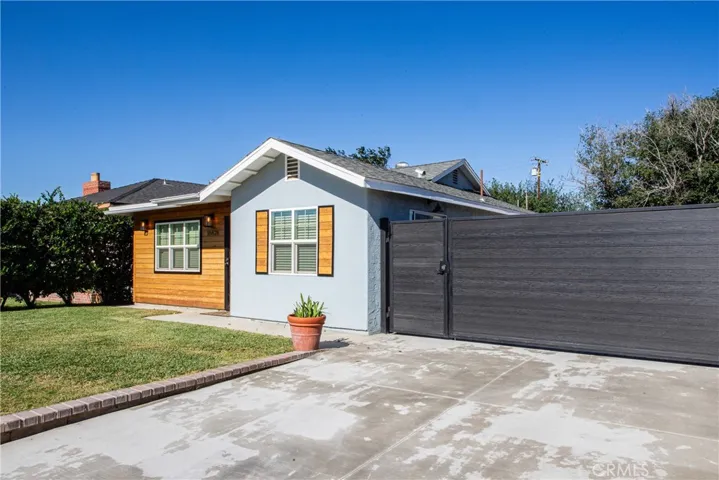 Welcome home to 18878 13th St., Bloomington, CA 92316