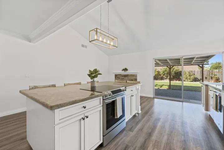 621 Palmbark St, Vista, California 92083