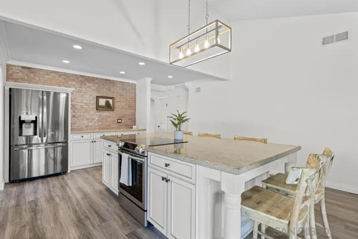 621 Palmbark St, Vista, California 92083