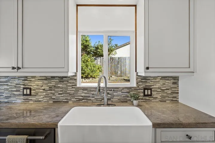 621 Palmbark St, Vista, California 92083