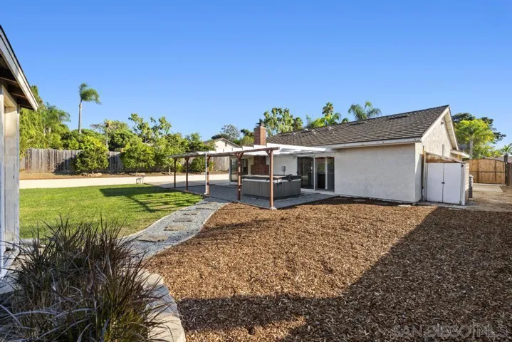 621 Palmbark St, Vista, California 92083