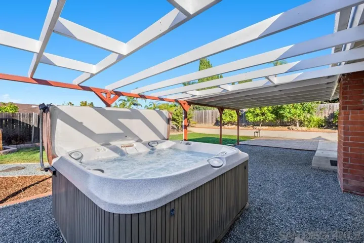 621 Palmbark St, Vista, California 92083