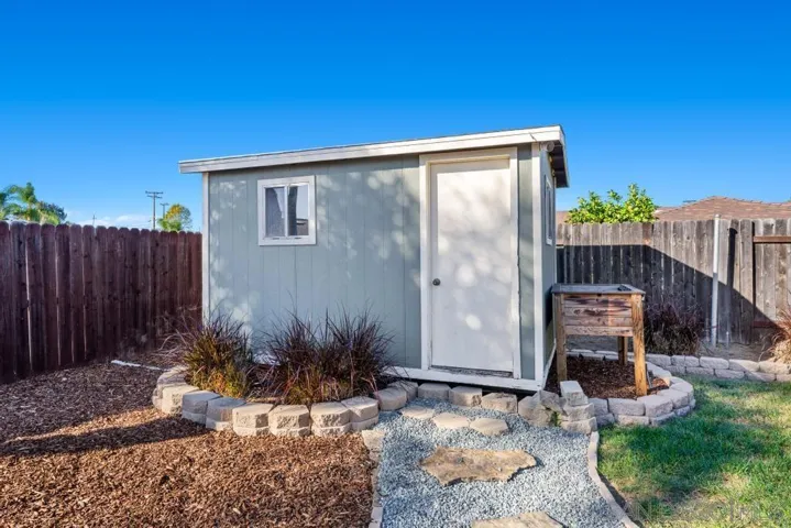 621 Palmbark St, Vista, California 92083