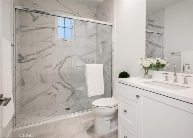 (Staged furniture & decoration for photos only)