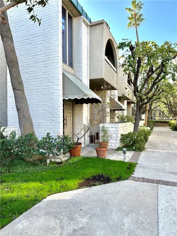 5305 White Oak Avenue C, Encino, California 91316