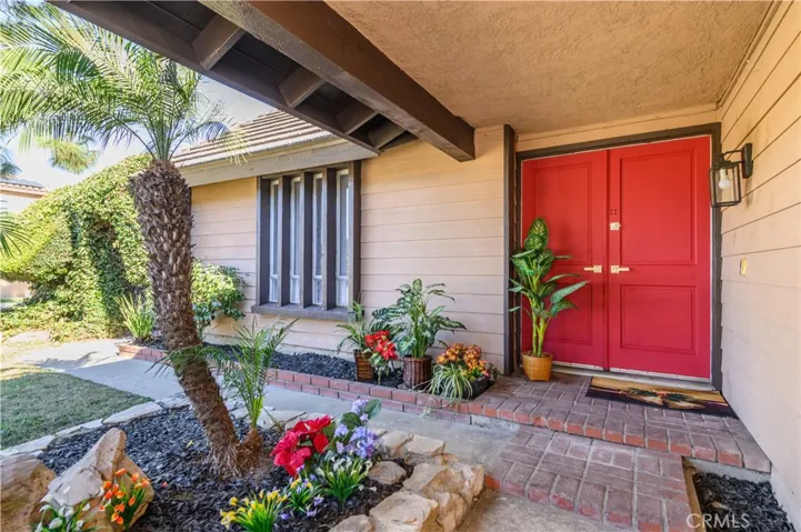 Inviting double door entry