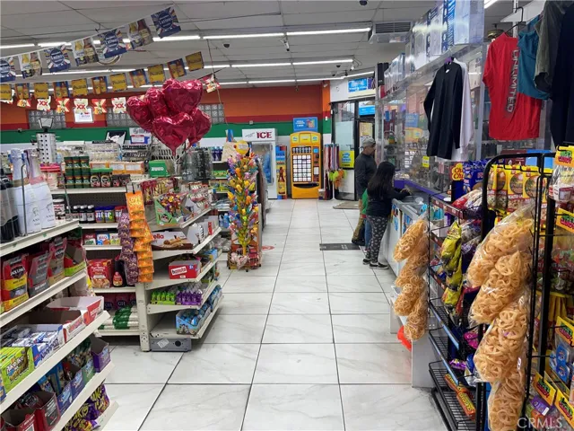 8277 S San Pedro, Los Angeles, California 90003