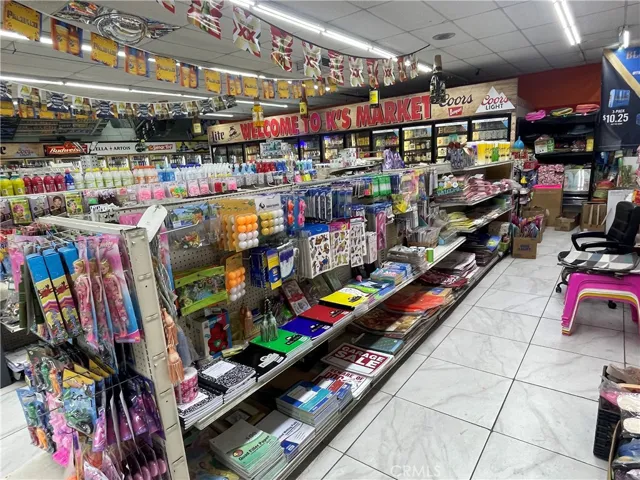 8277 S San Pedro, Los Angeles, California 90003