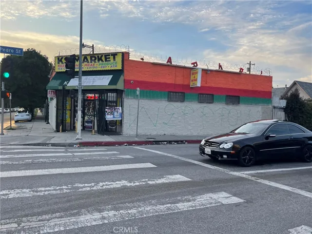 8277 S San Pedro, Los Angeles, California 90003