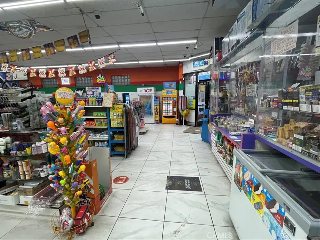 8277 S San Pedro, Los Angeles, California 90003
