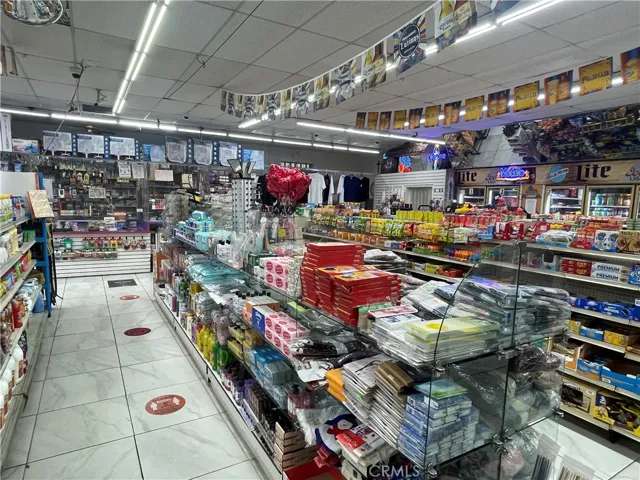 8277 S San Pedro, Los Angeles, California 90003